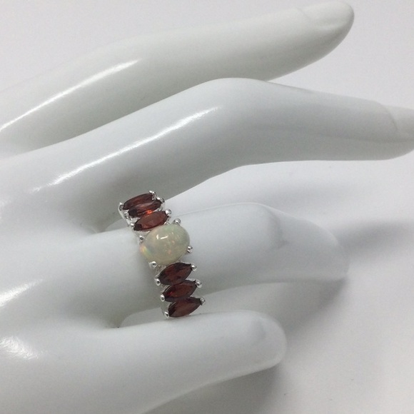 Genuine Flashing Fiery Opal & Garnet Ring - Picture 6 of 9
